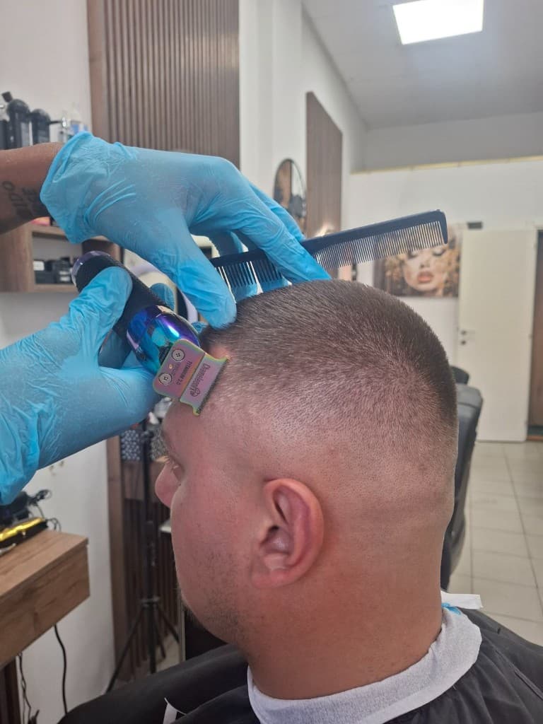 FK Barber premium trimmer close-up